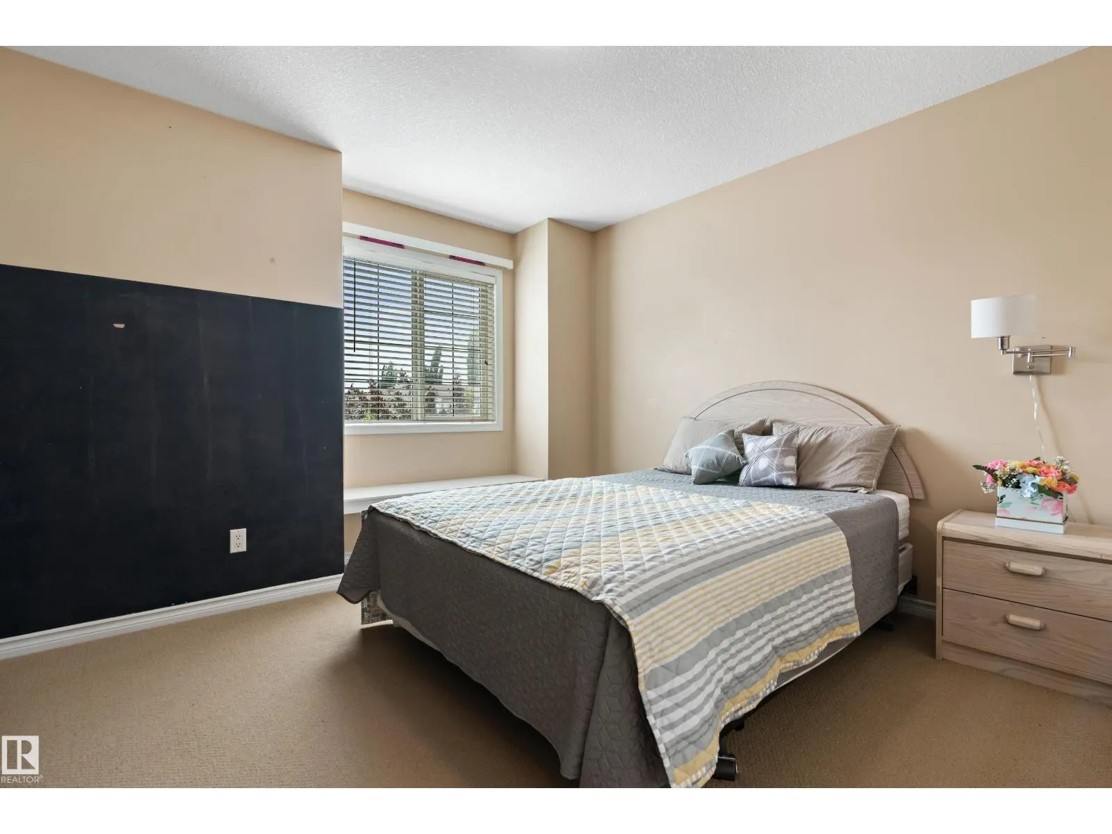 20432 50 AV NW