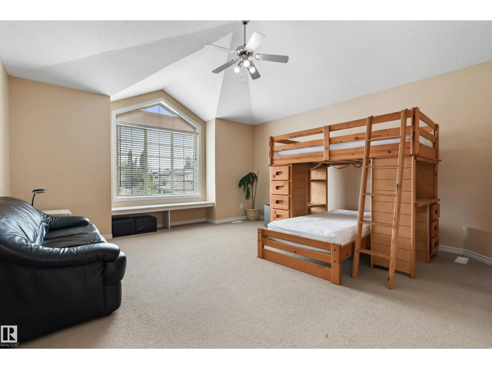 20432 50 AV NW