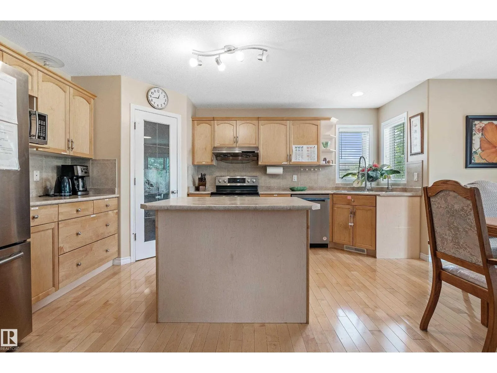 20432 50 AV NW