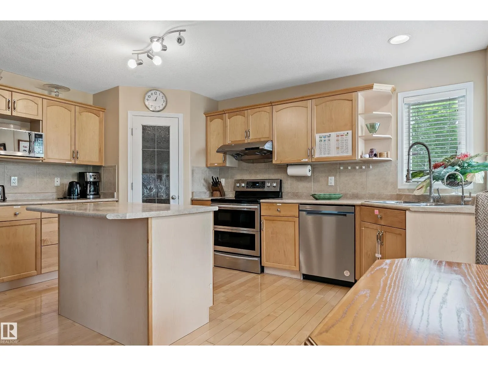 20432 50 AV NW