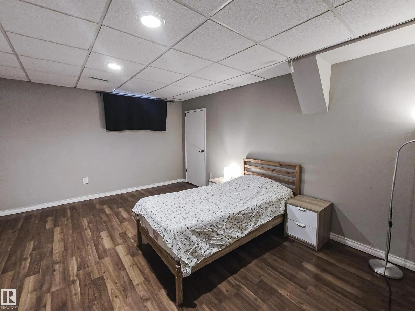 10420 18 AV NW
