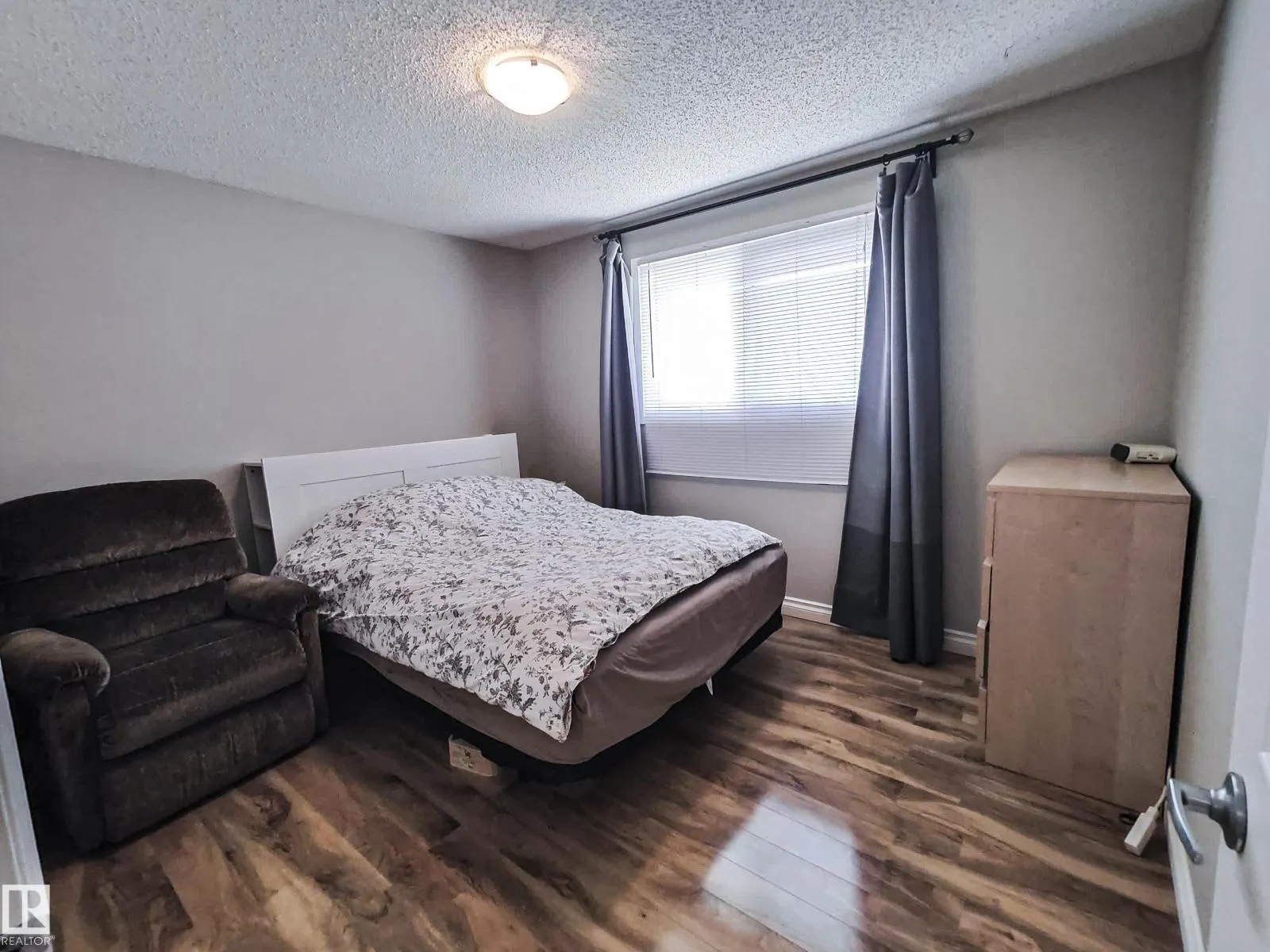 10420 18 AV NW