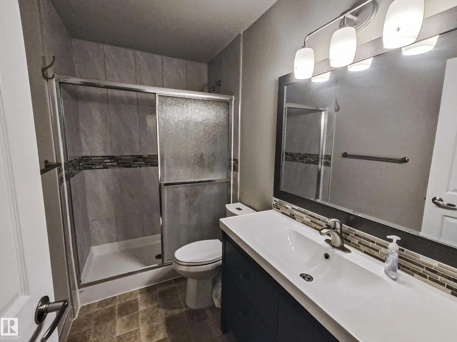 10420 18 AV NW
