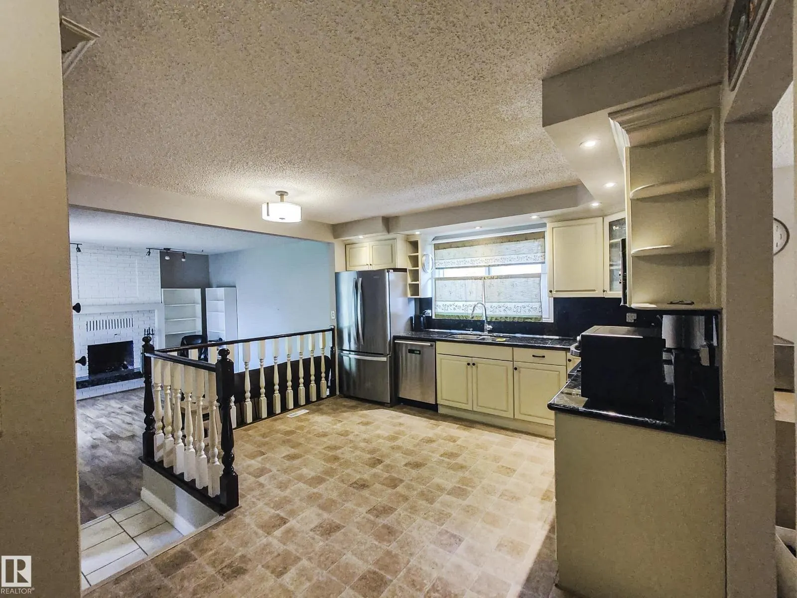 10420 18 AV NW