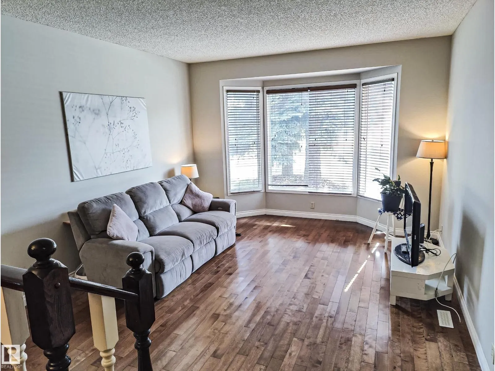 10420 18 AV NW