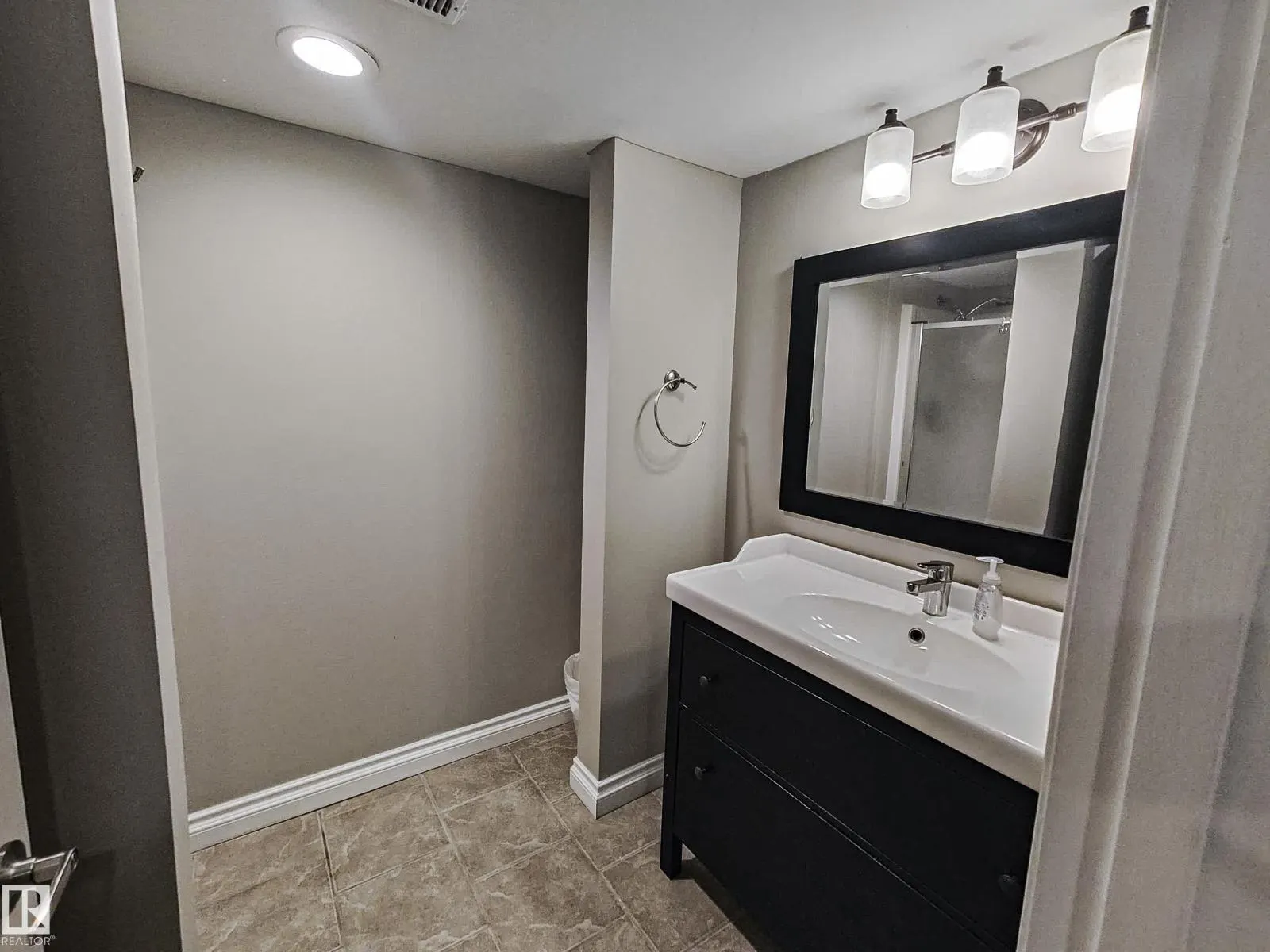 10420 18 AV NW