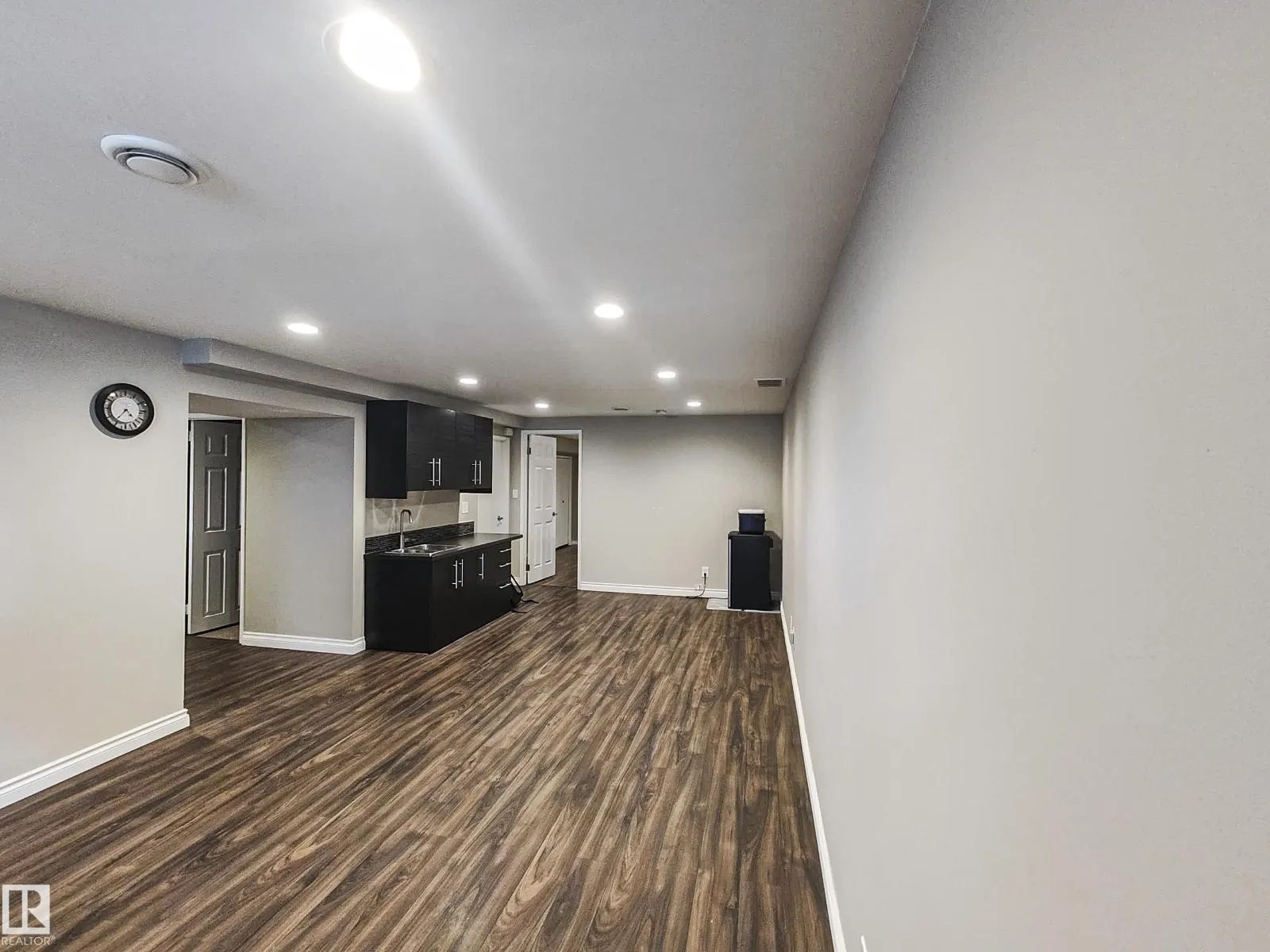 10420 18 AV NW
