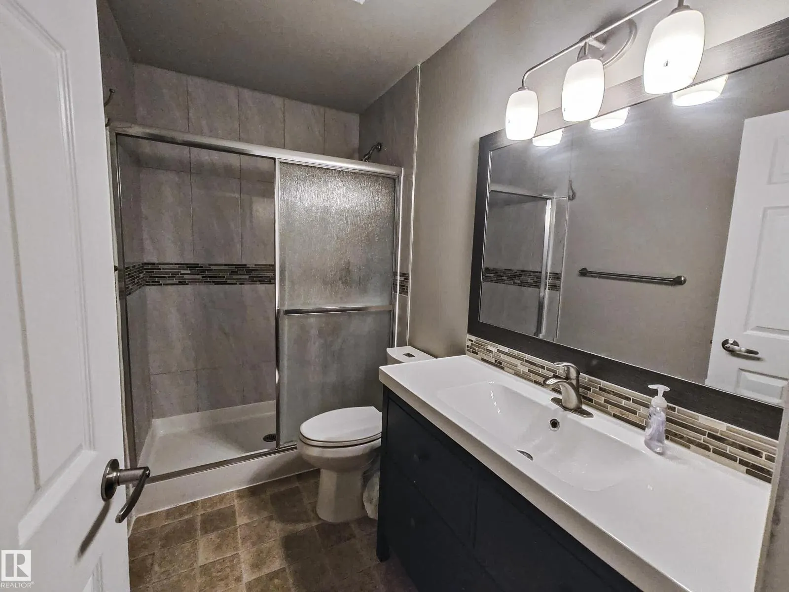 10420 18 AV NW