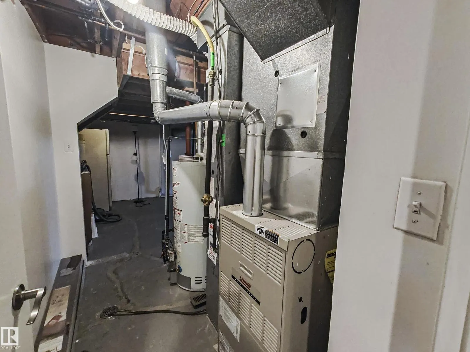 10420 18 AV NW