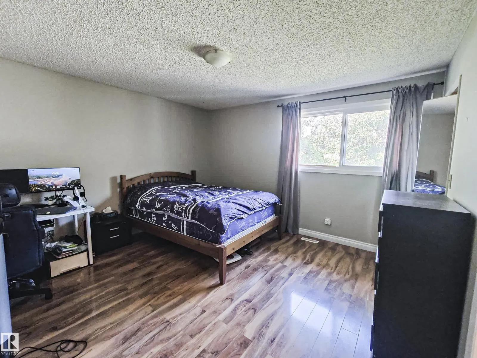 10420 18 AV NW