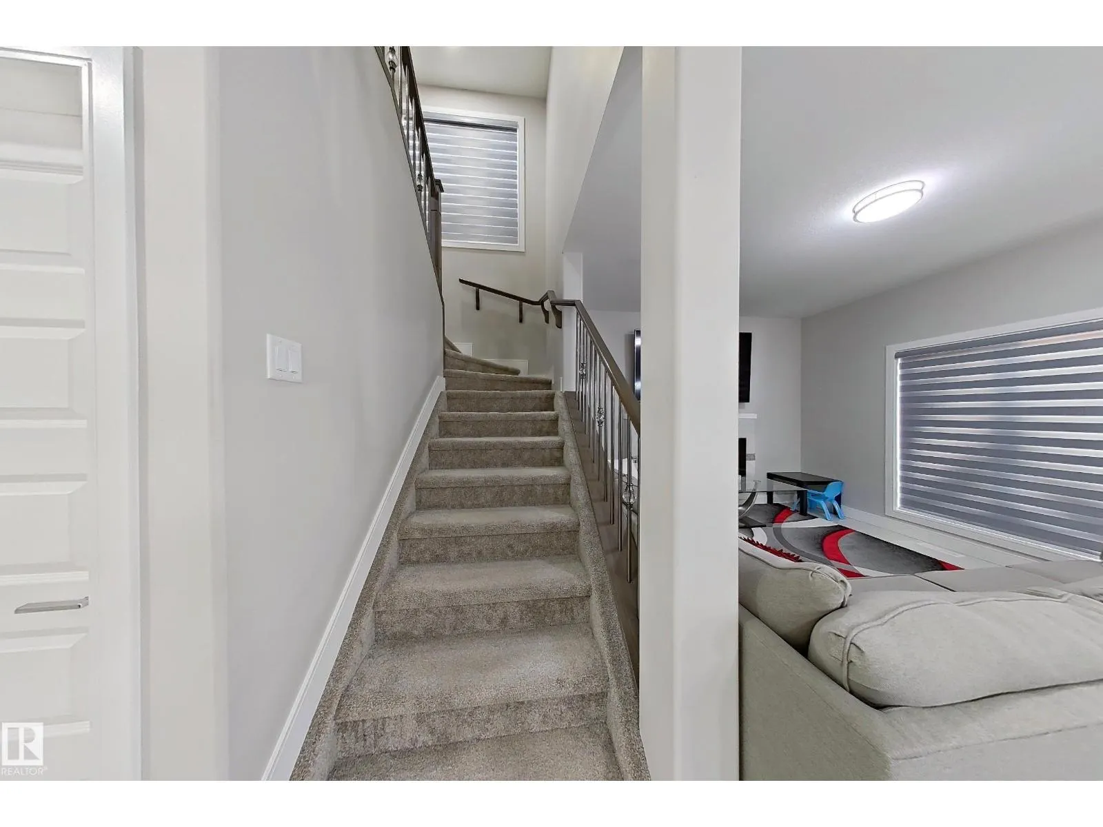 1492 25 ST NW