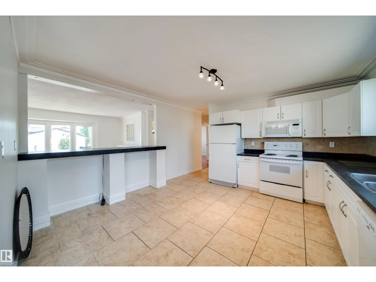 18851 99A AV NW NW