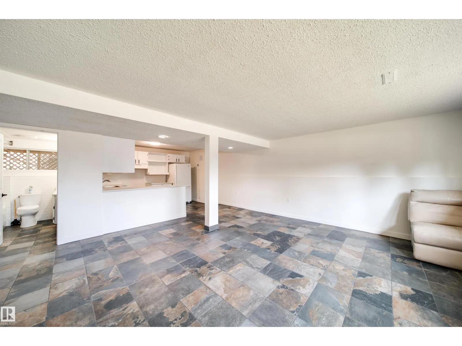 18851 99A AV NW NW