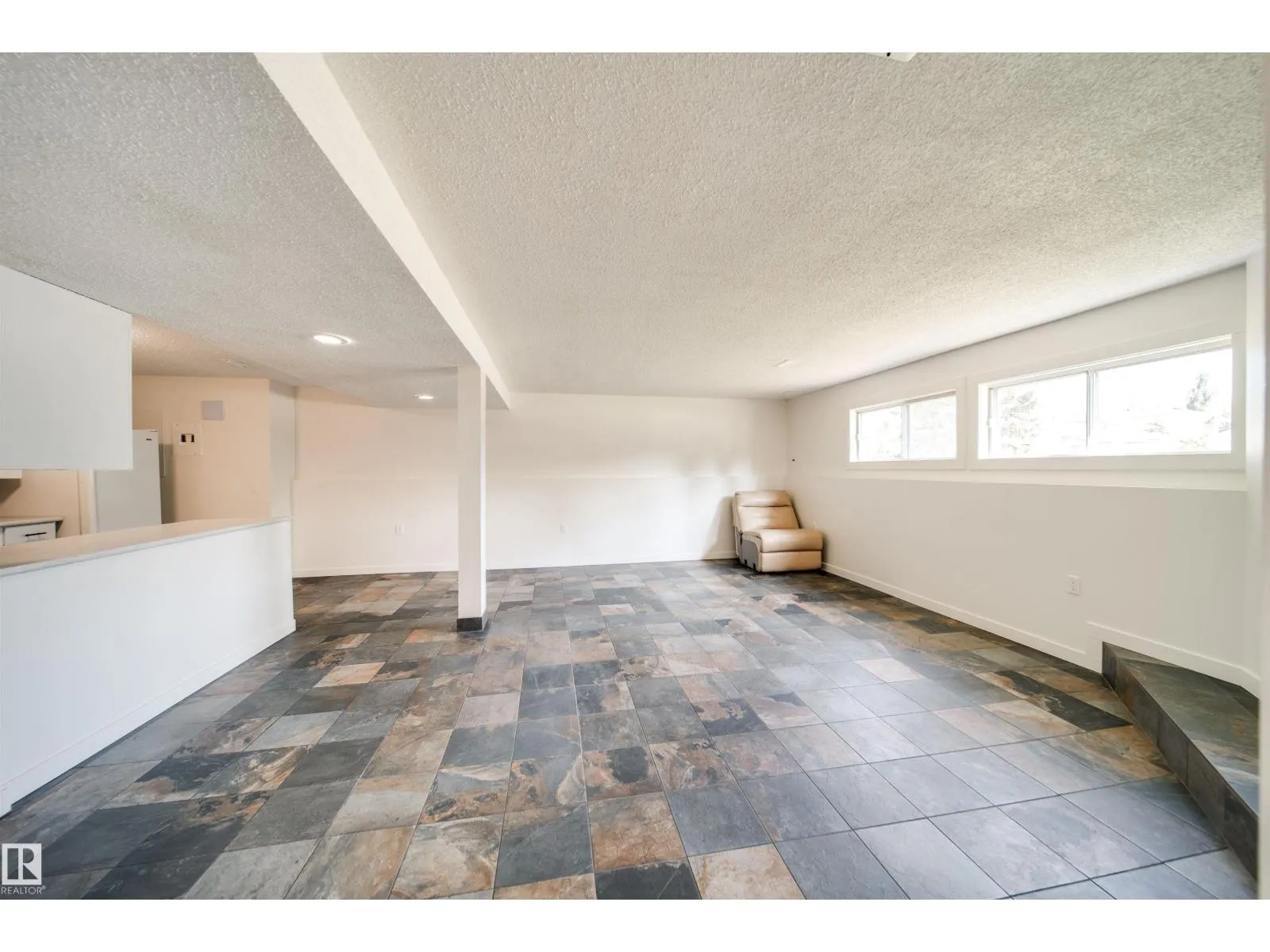 18851 99A AV NW NW