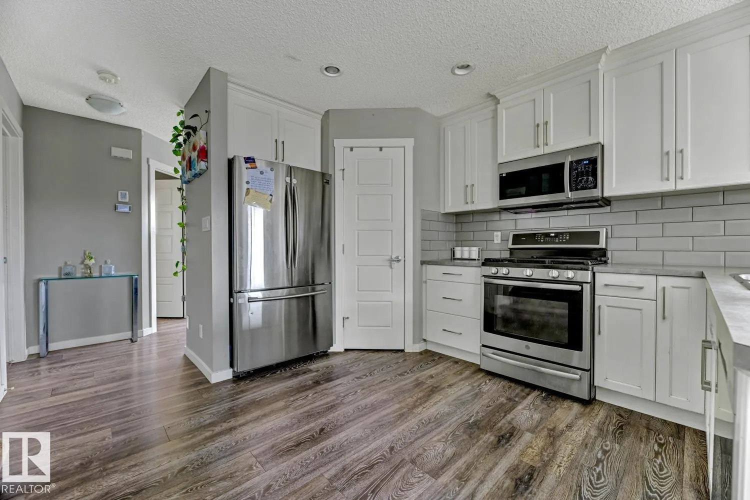 618 40 ST SW