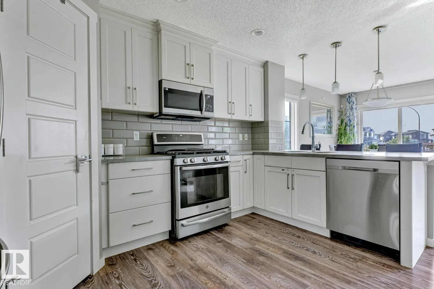 618 40 ST SW