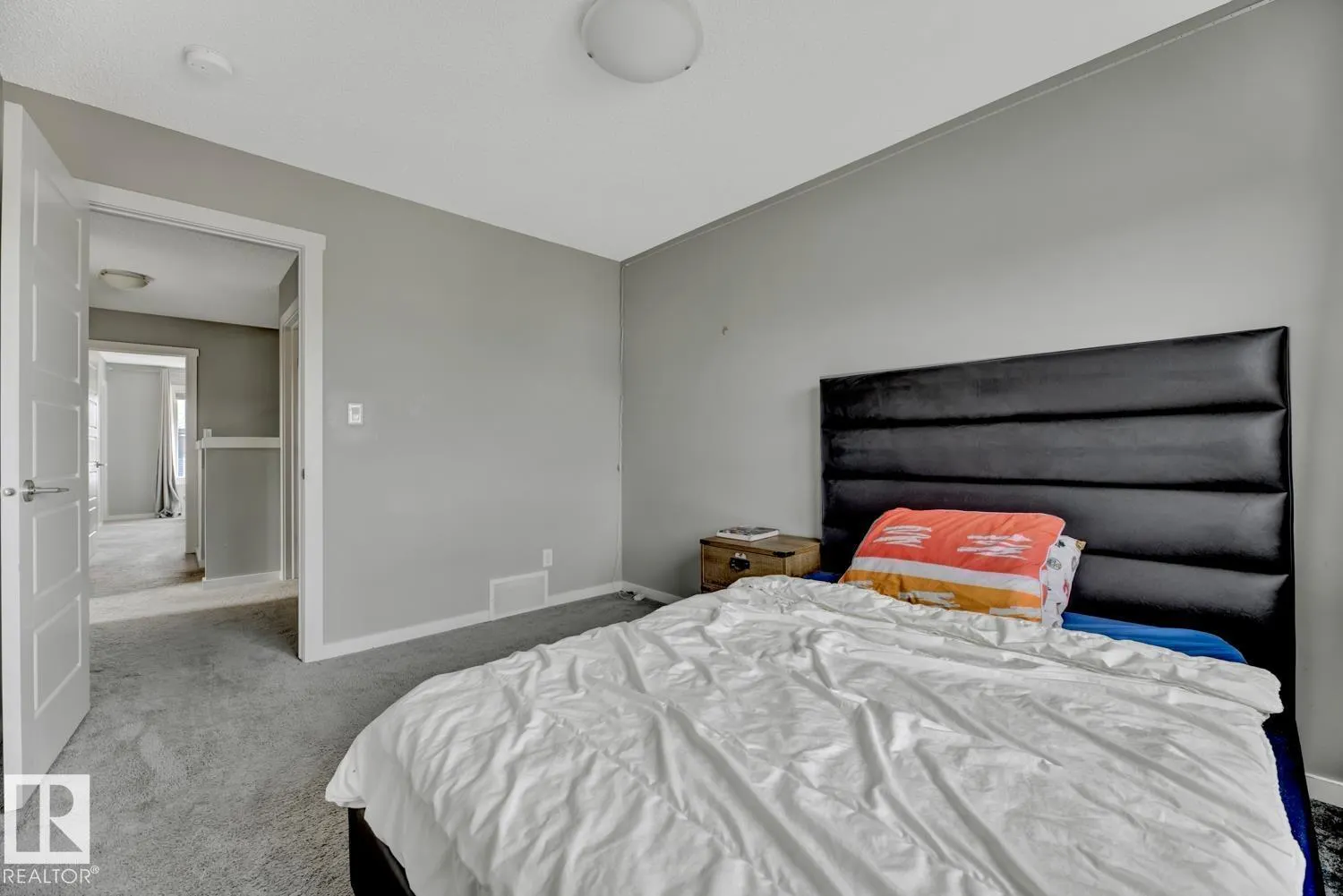 618 40 ST SW