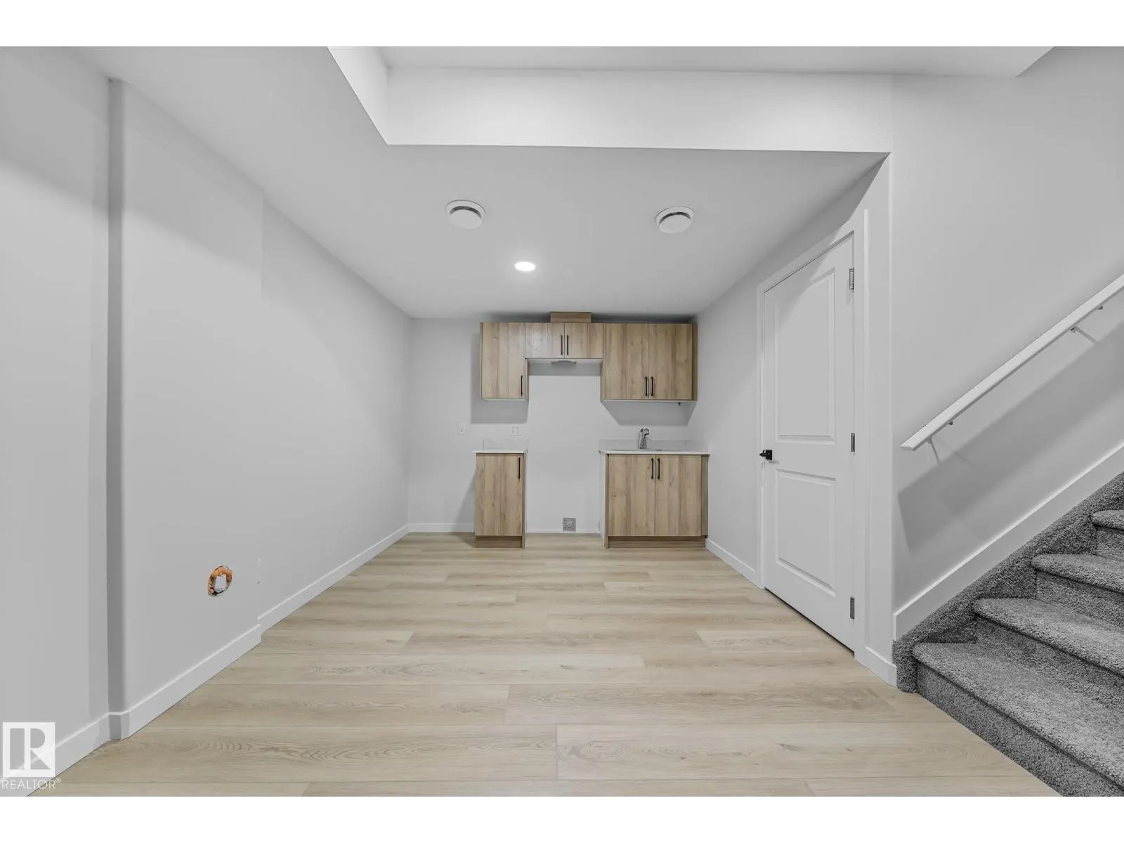 6385 KING WD SW
