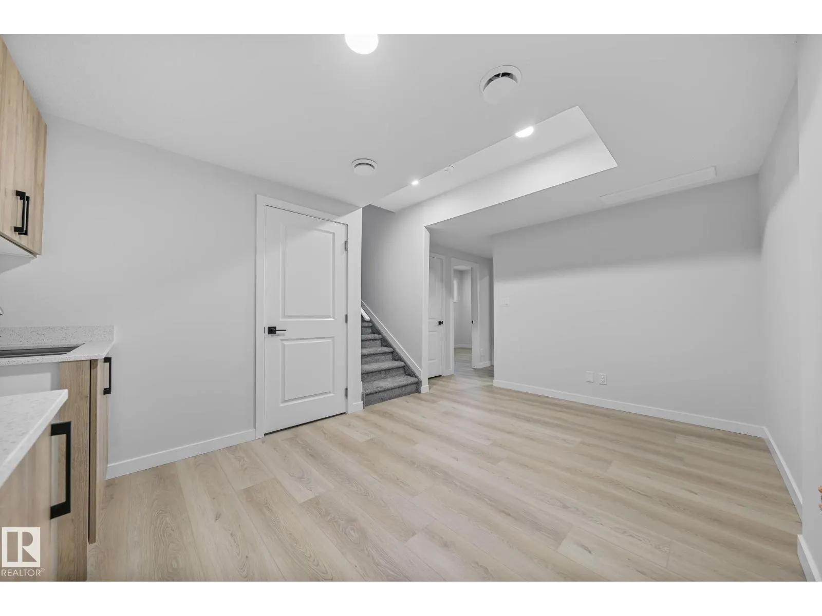 6385 KING WD SW
