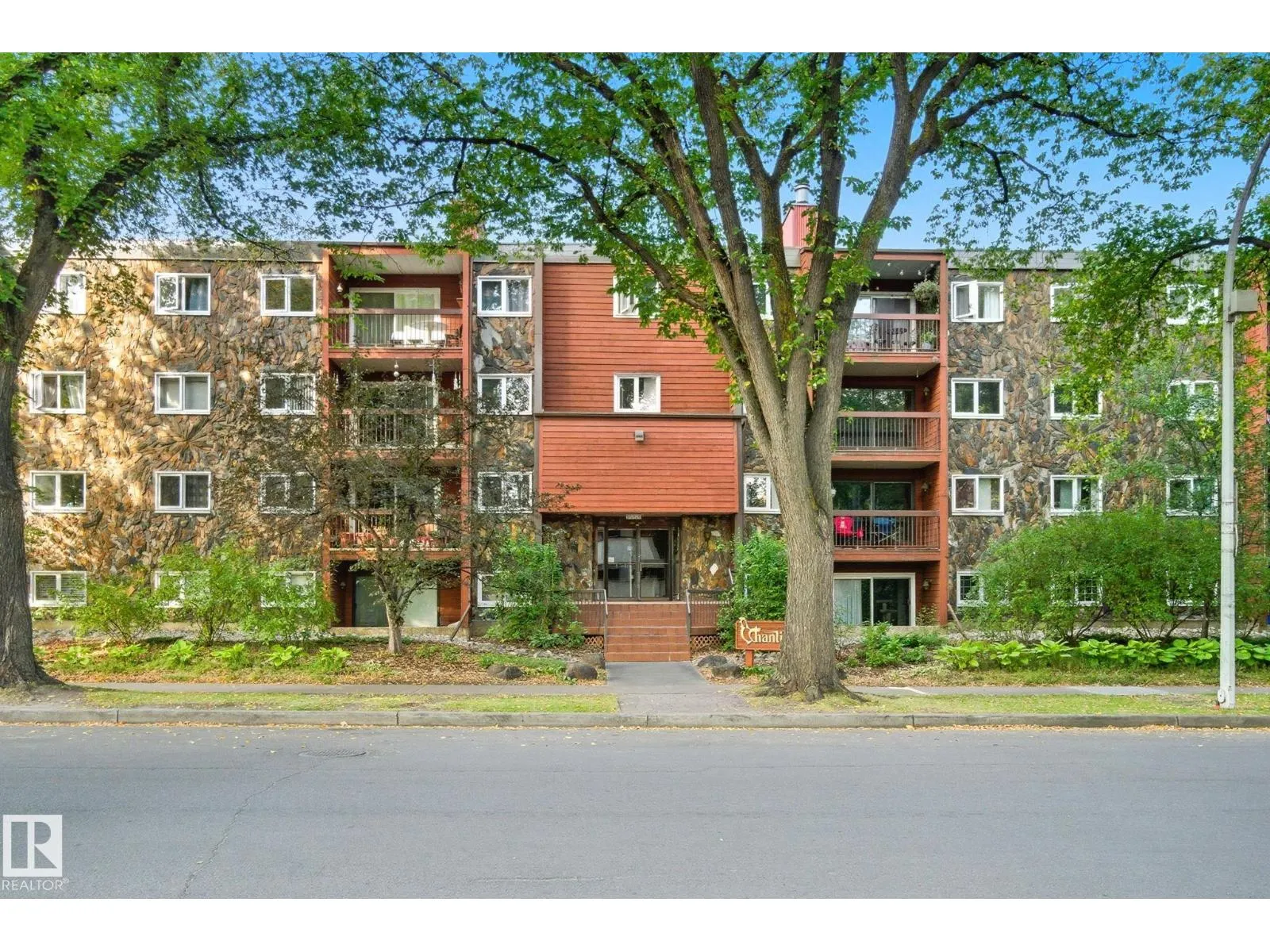 #6 10160 119 ST NW