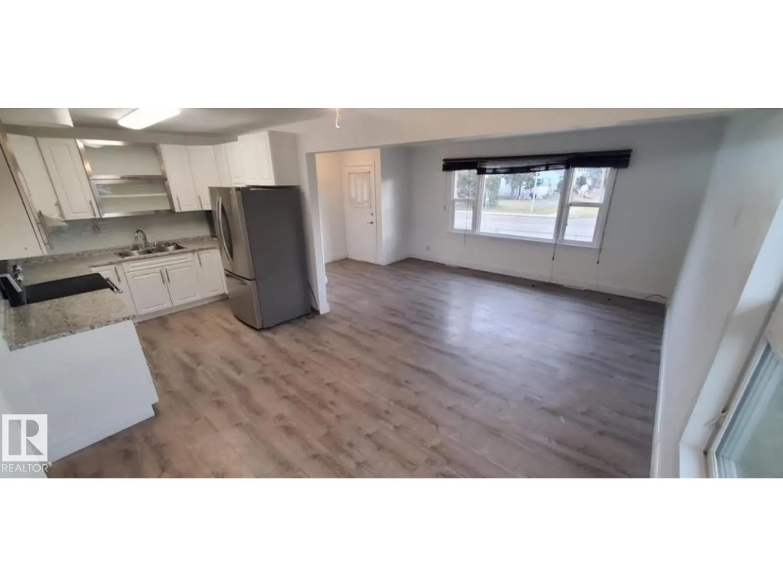 6422 - 6424 132 AV NW