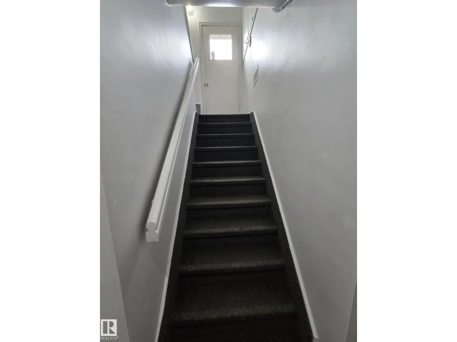 6422 - 6424 132 AV NW