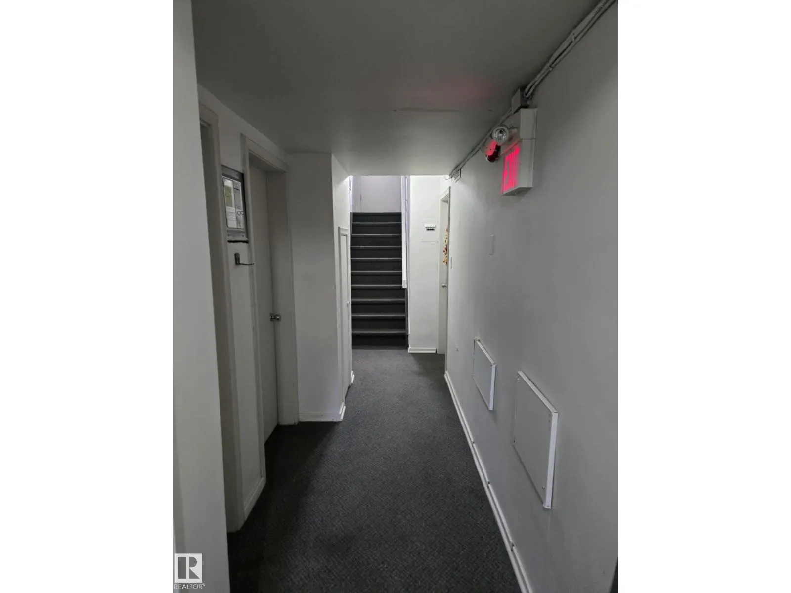 6422 - 6424 132 AV NW