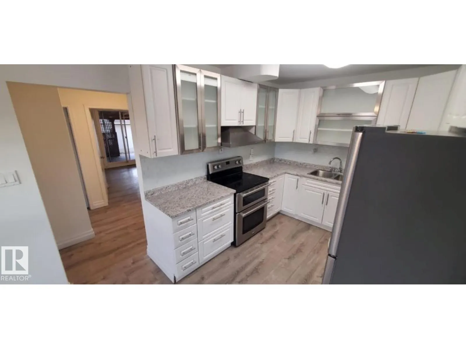 6422 - 6424 132 AV NW