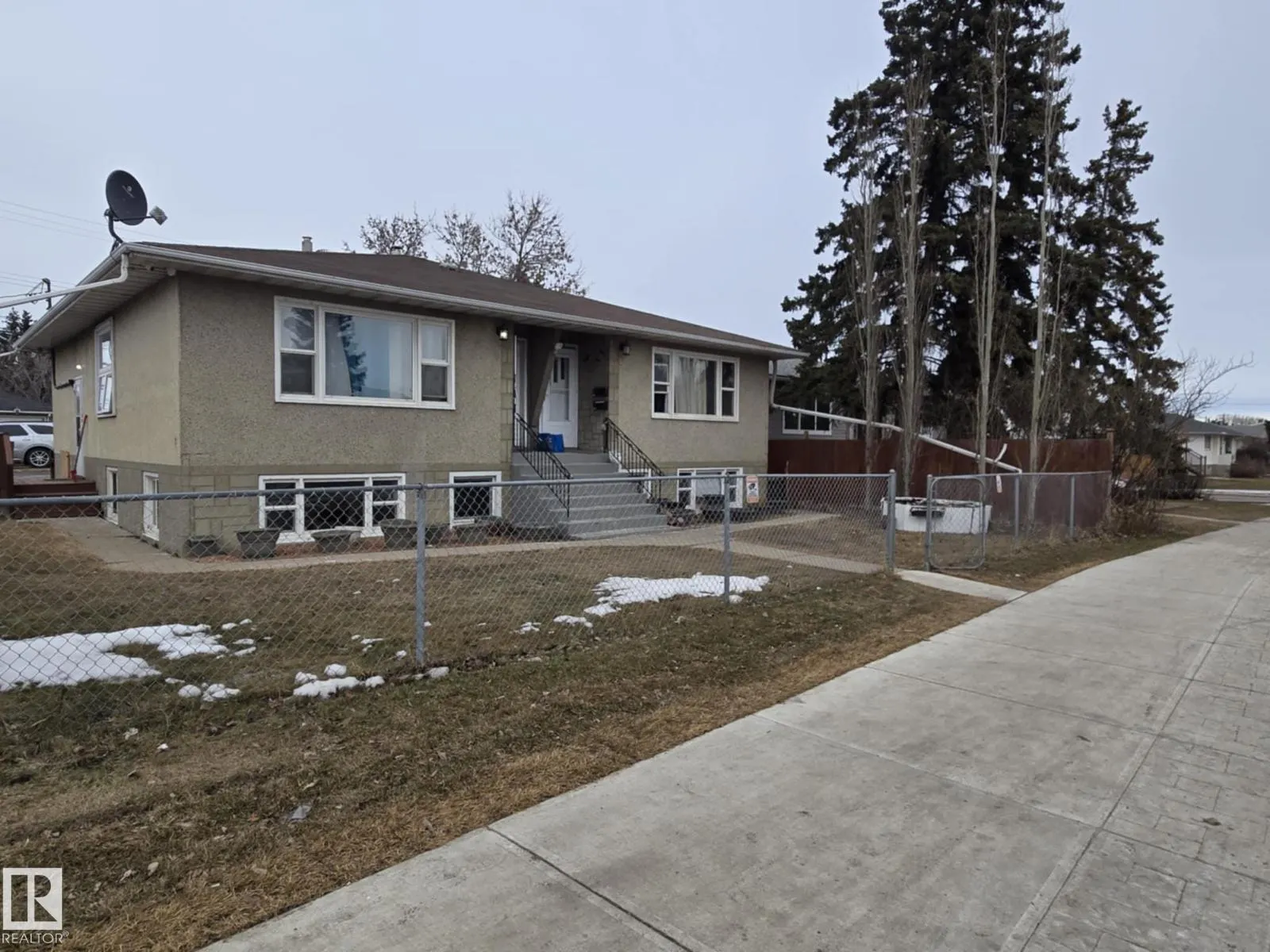 6422 - 6424 132 AV NW