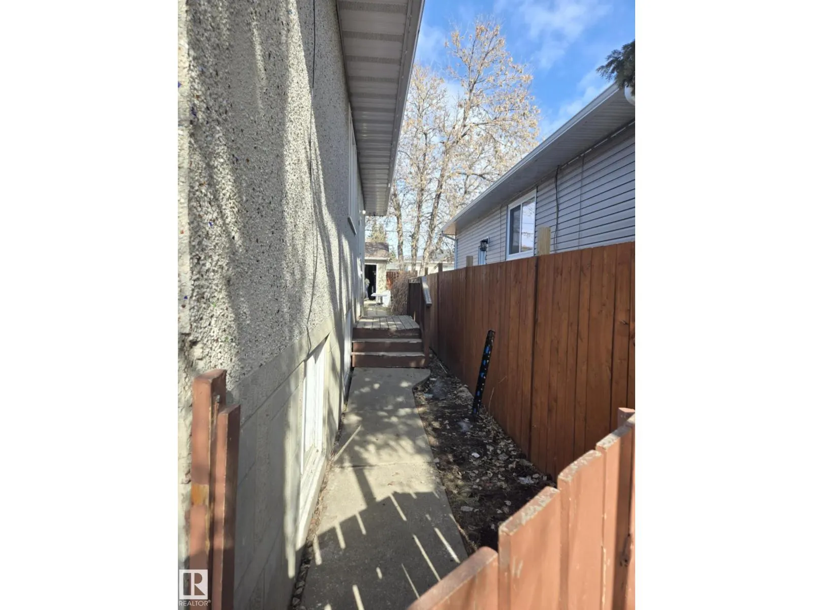 6422 - 6424 132 AV NW