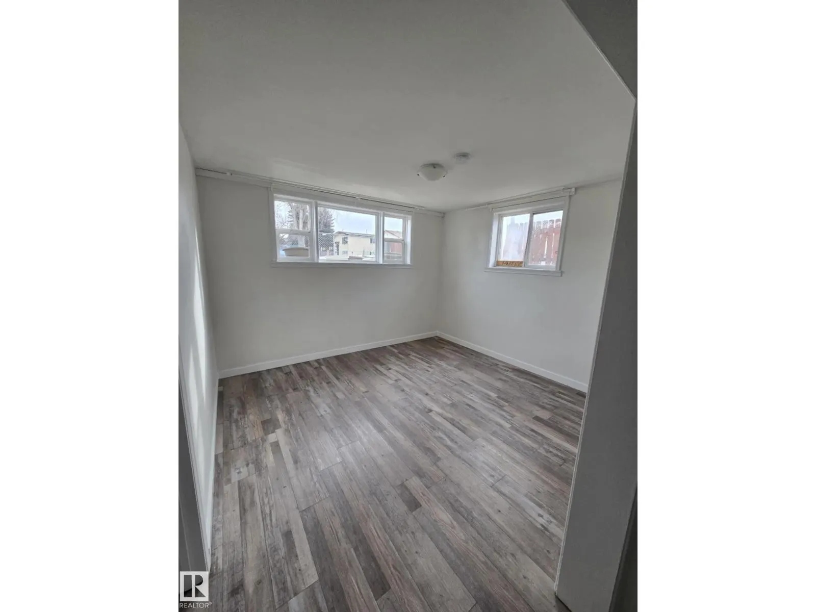 6422 - 6424 132 AV NW
