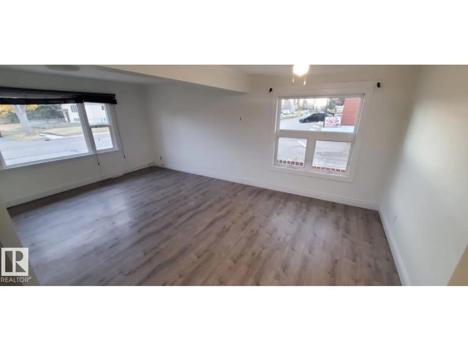 6422 - 6424 132 AV NW