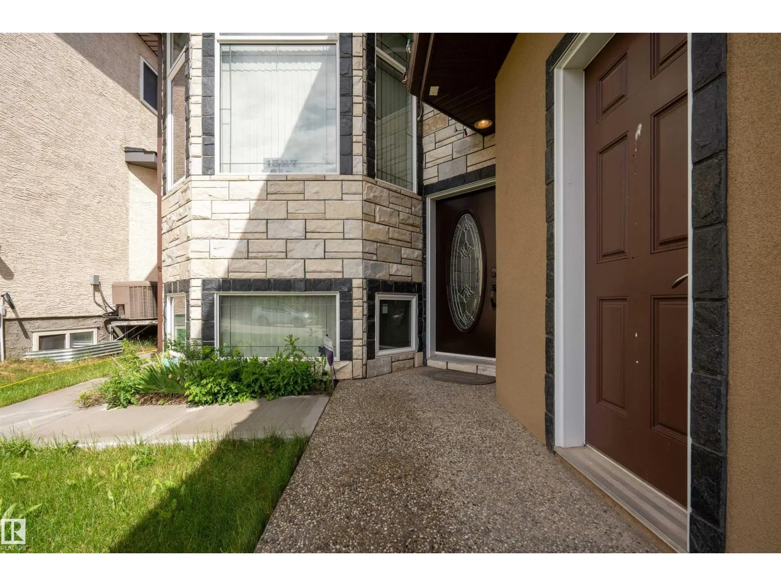 1527 67 ST SW