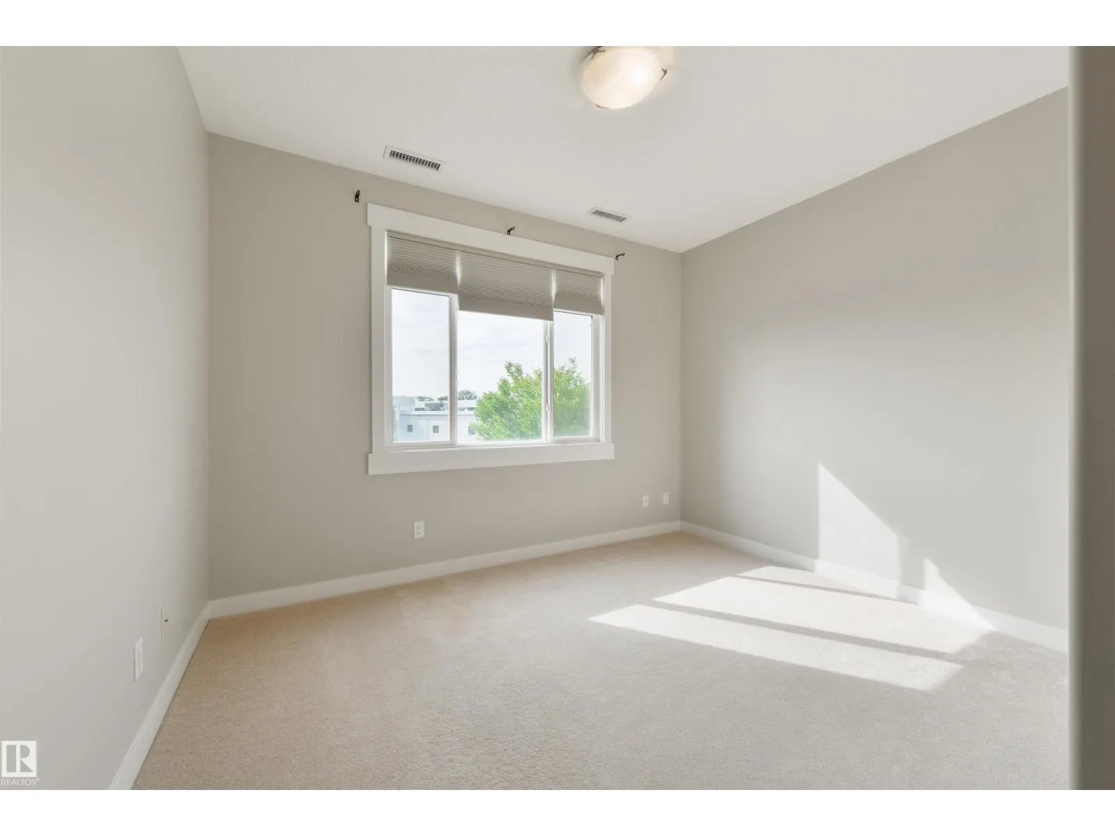 #338 511 QUEEN ST