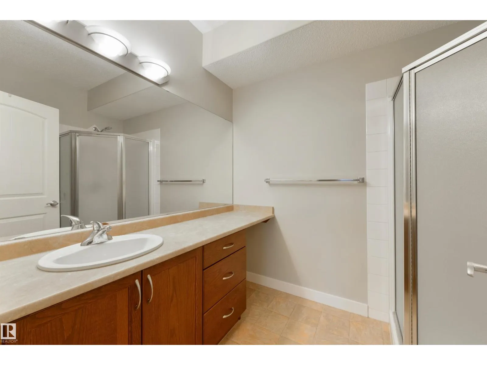 #338 511 QUEEN ST