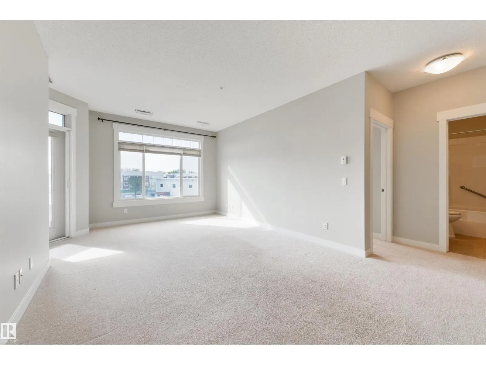 #338 511 QUEEN ST