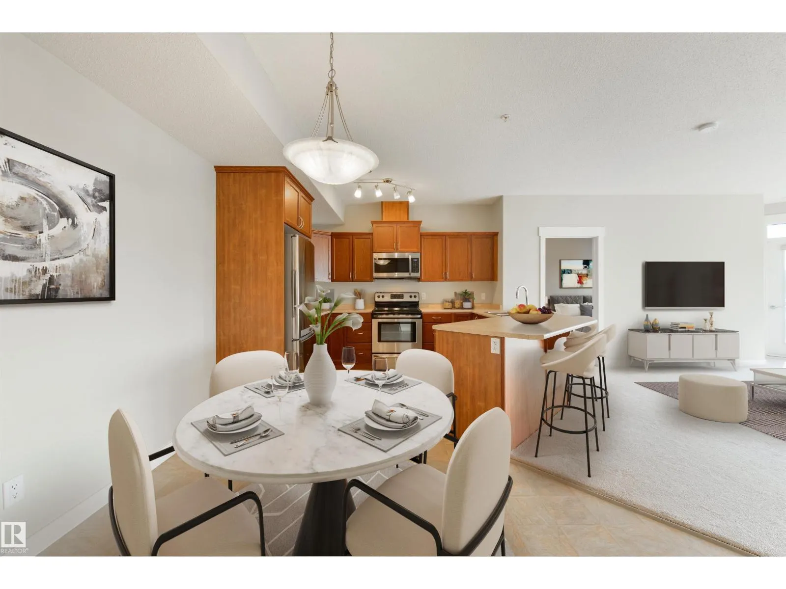 #338 511 QUEEN ST