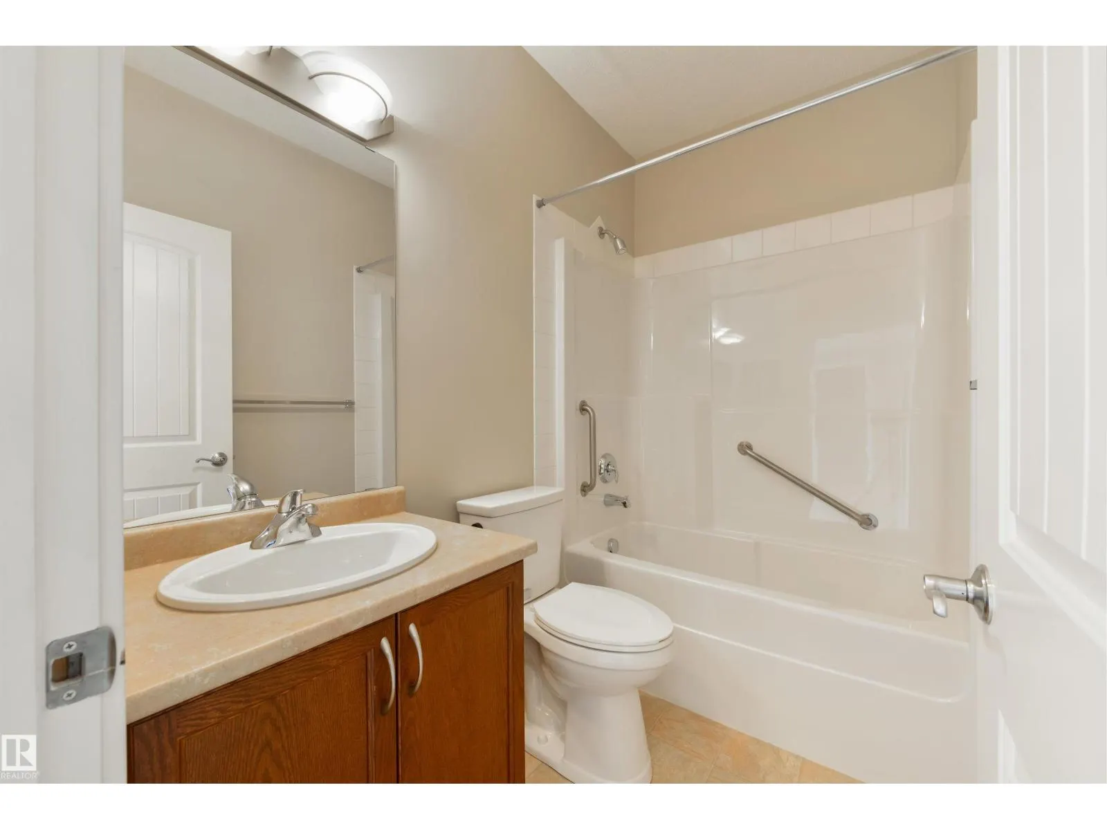 #338 511 QUEEN ST