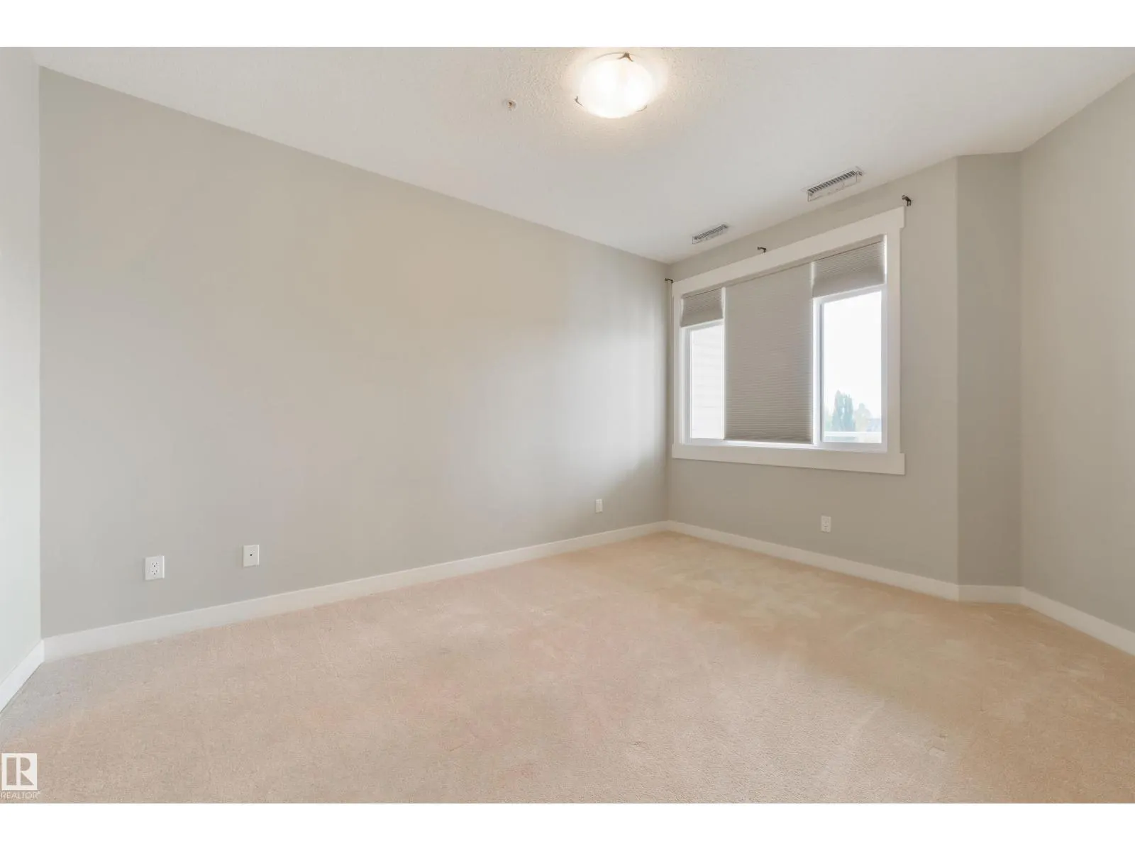 #338 511 QUEEN ST