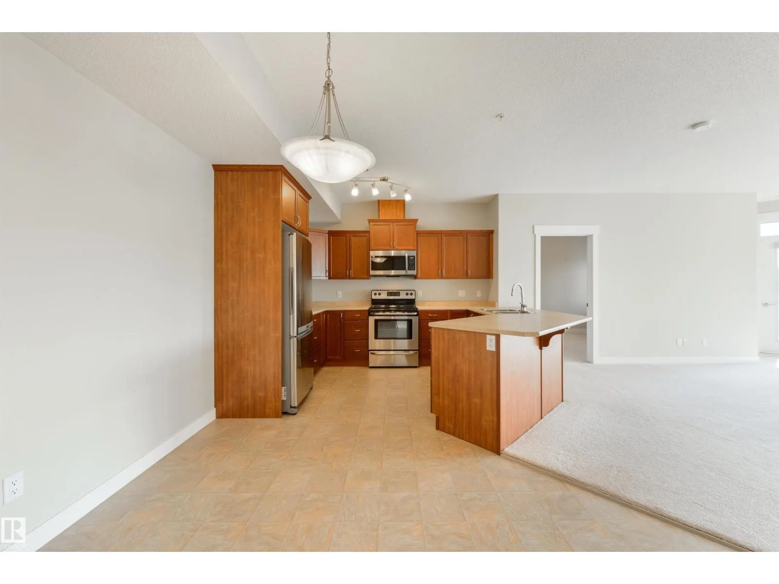#338 511 QUEEN ST