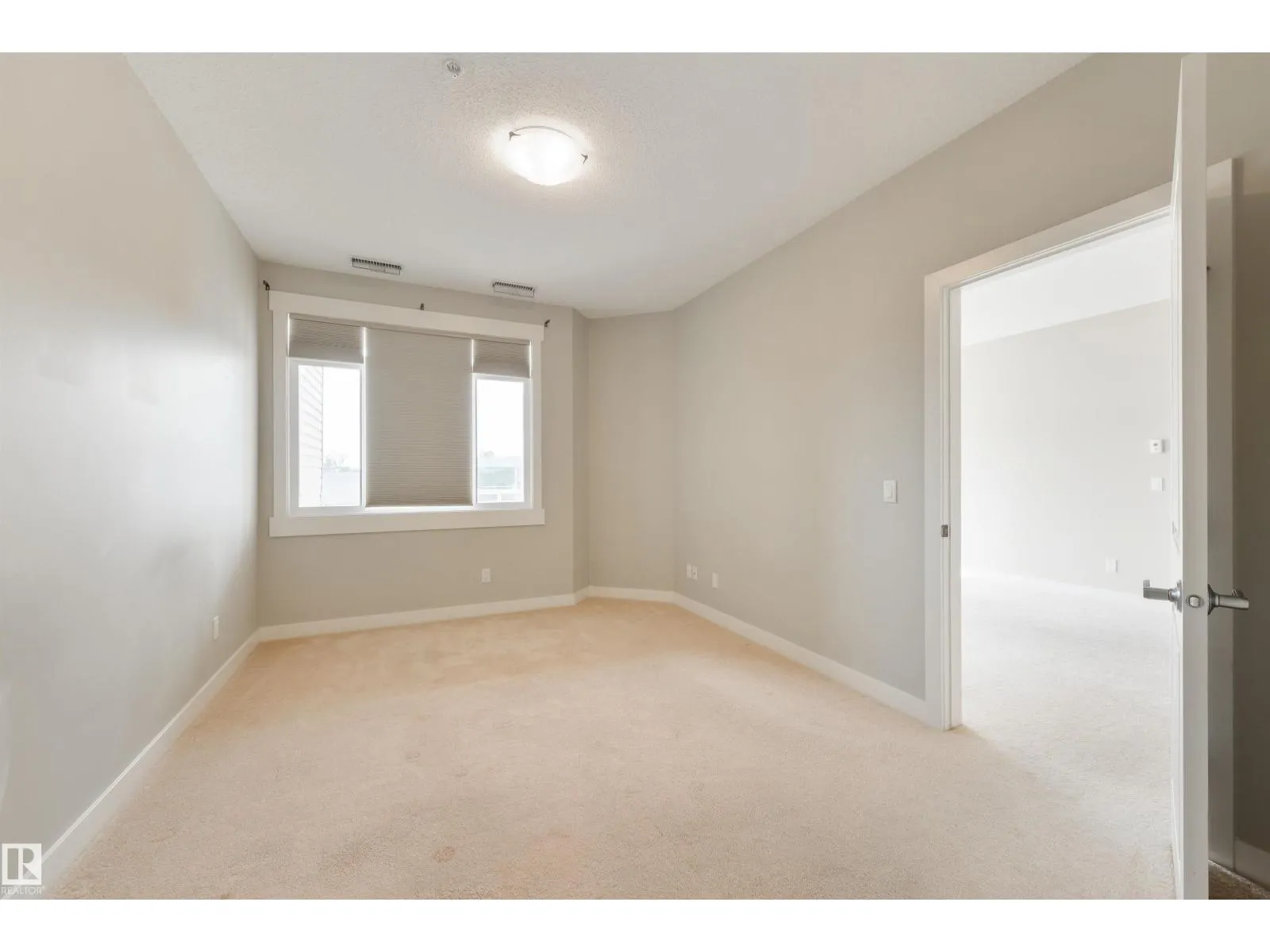 #338 511 QUEEN ST