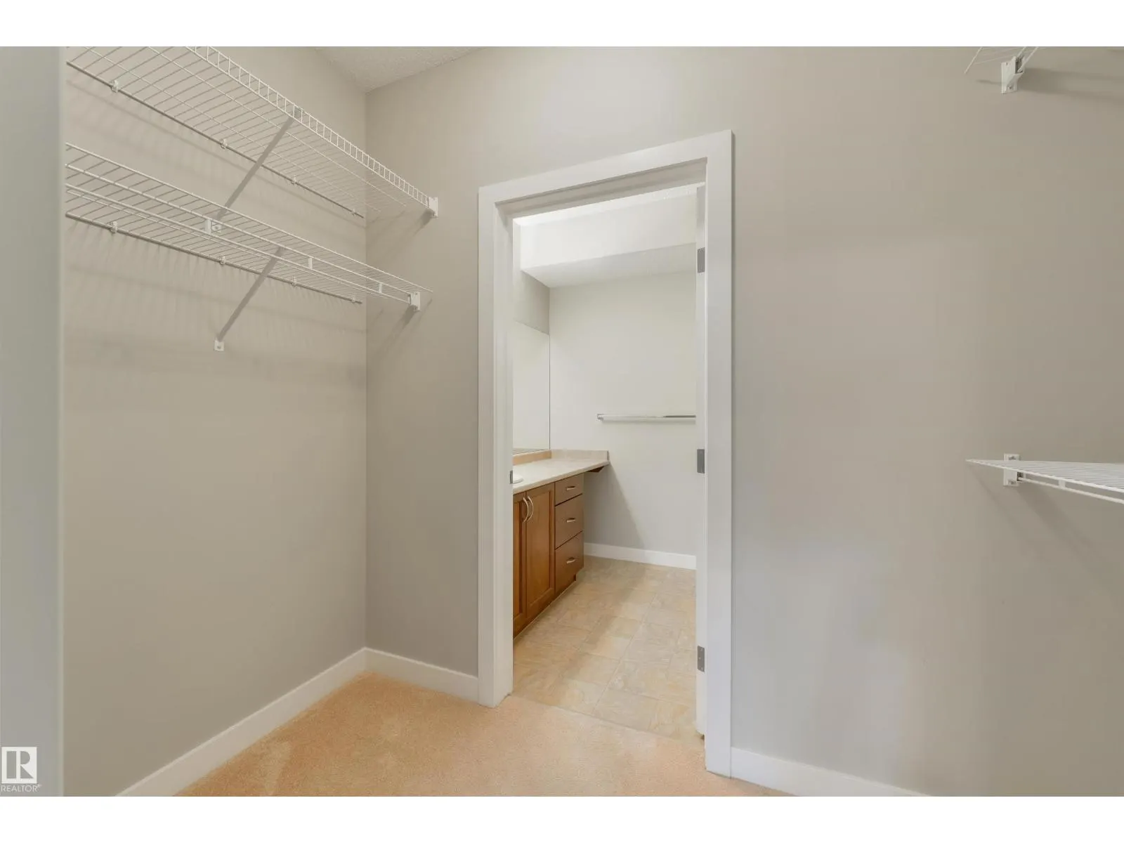 #338 511 QUEEN ST