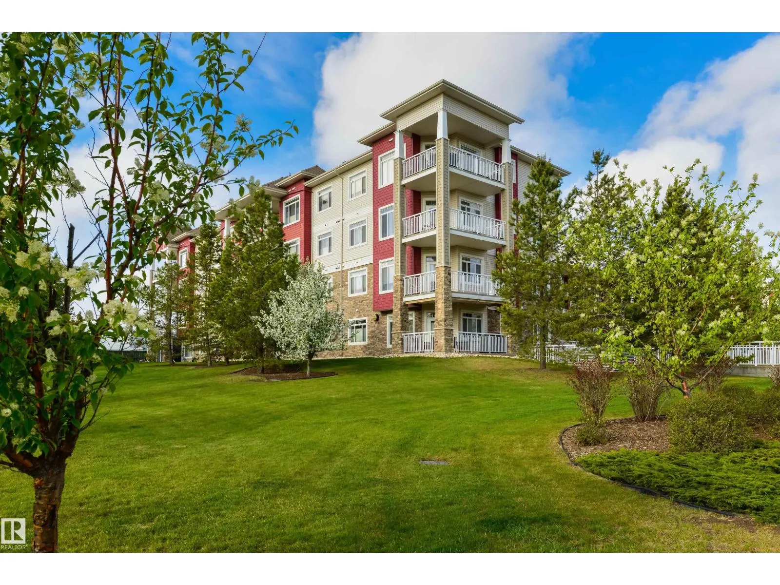 #338 511 QUEEN ST