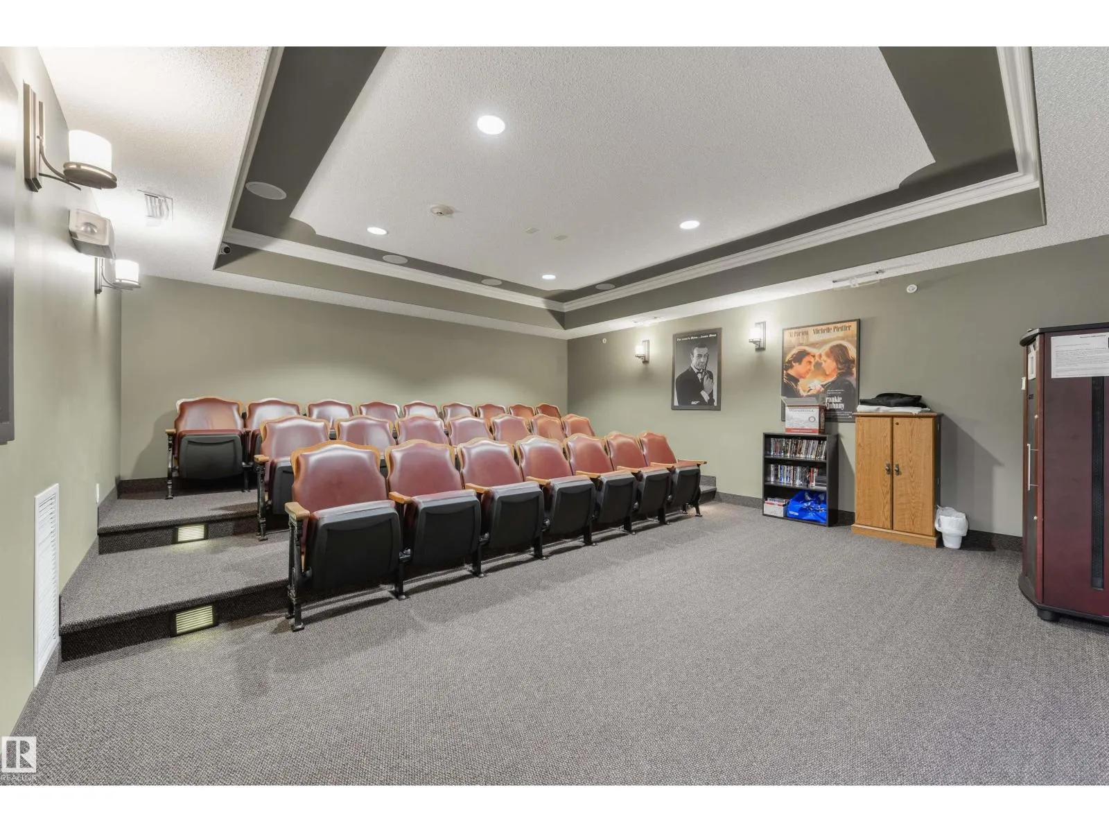 #338 511 QUEEN ST