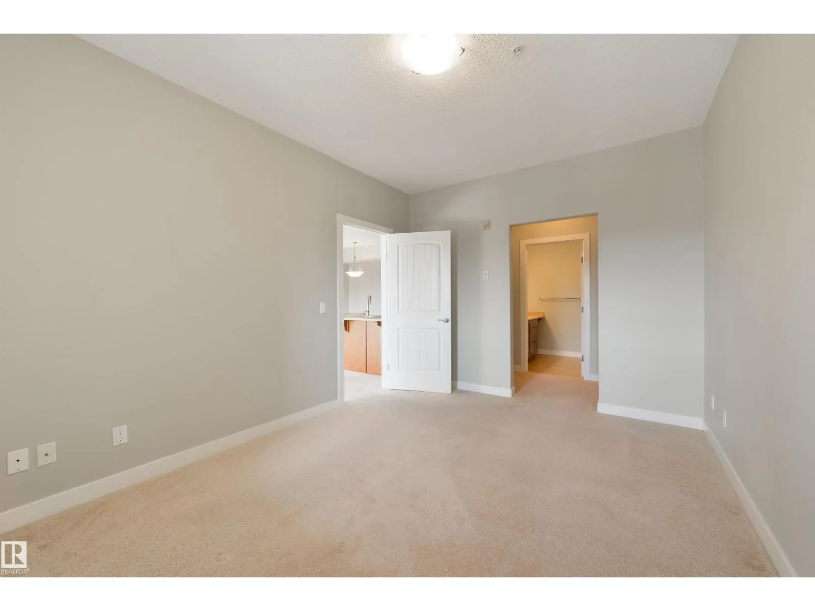 #338 511 QUEEN ST
