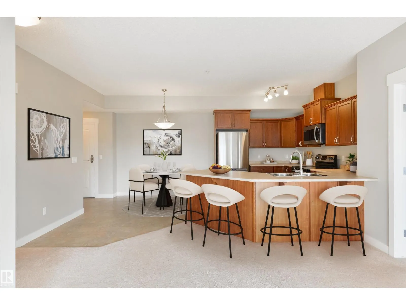 #338 511 QUEEN ST