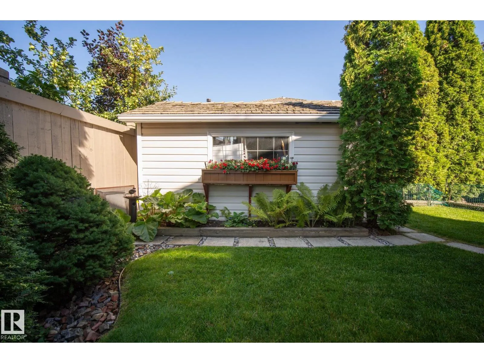 11570 13 AV NW