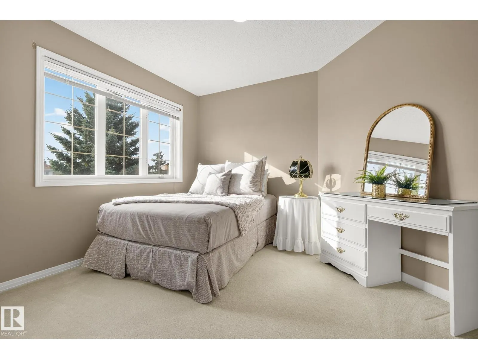 11570 13 AV NW