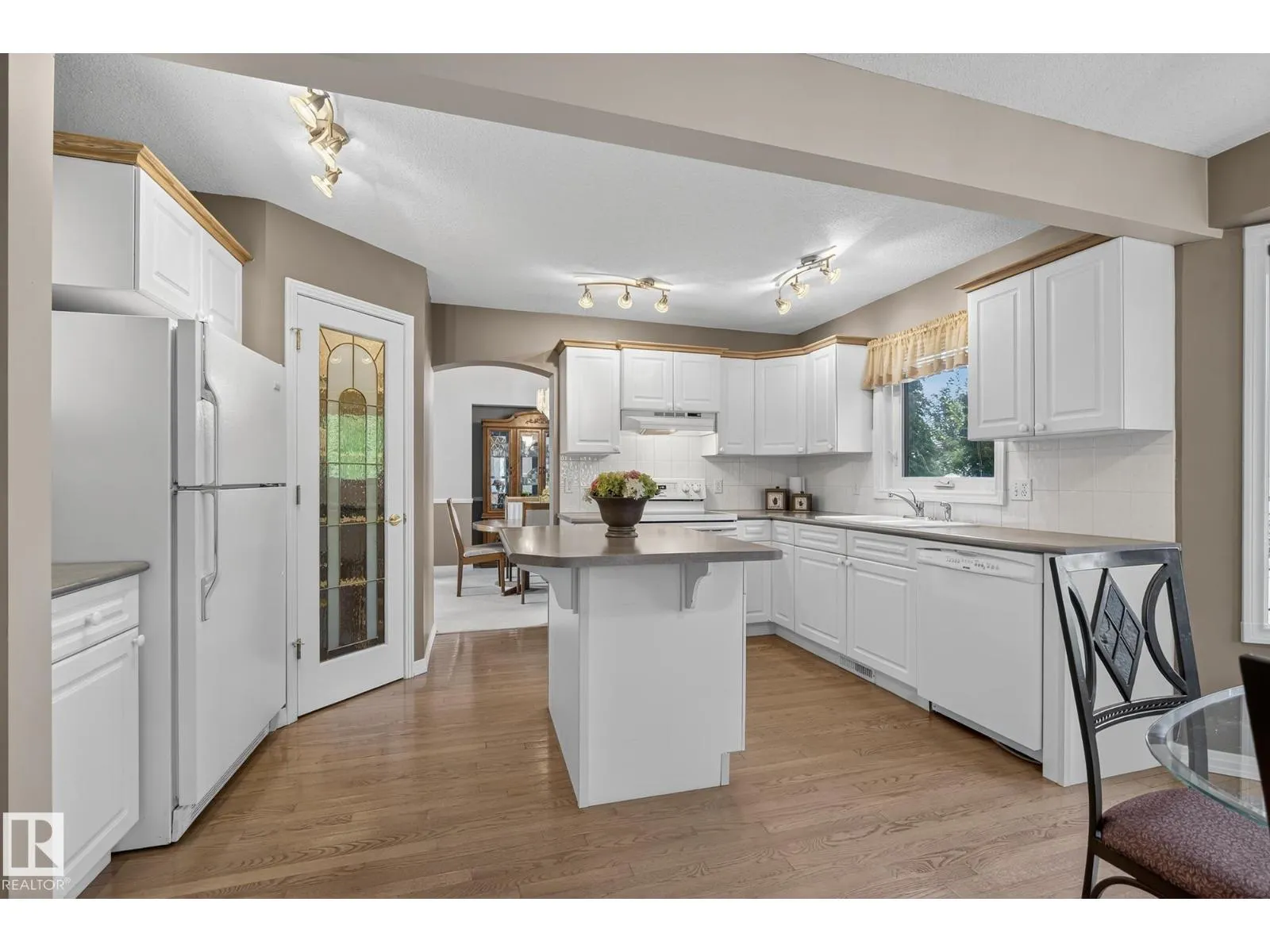 11570 13 AV NW