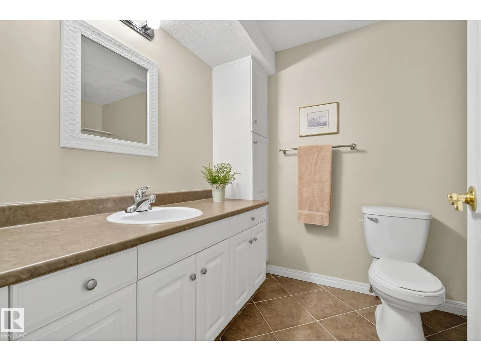 11570 13 AV NW